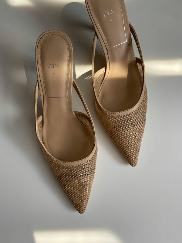 What Are the Best Pointed Toe Flats for a Long Day of Meetings?