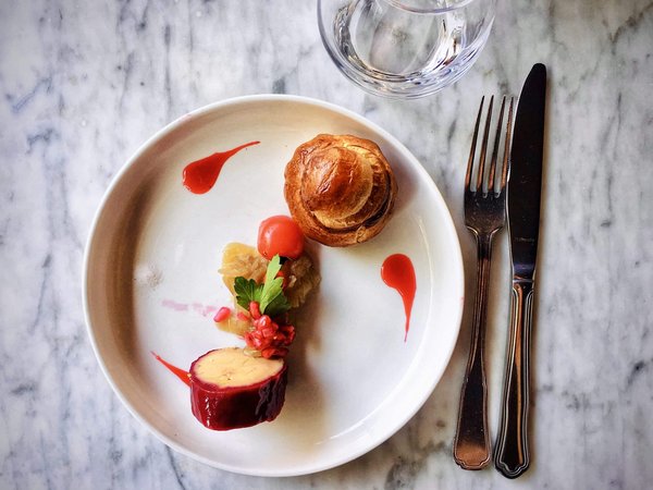 How to Prepare a Gourmet Spinach and Ricotta Cannelloni with a Tomato Basil Sauce?